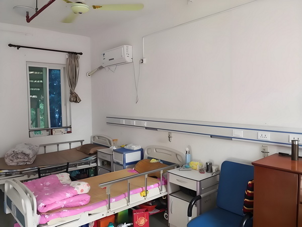 深圳户籍政策_活佛王兴夫“点化”140位女信徒，全程不穿衣服，场面失控 活佛王兴女王展现足的出十范