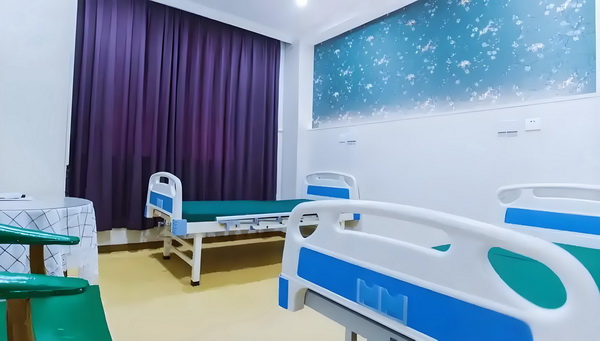 深圳落户有哪些条件_专访导演饶晓志：对《万里归途》满意和骄傲 专访导演饶某当致吴亡场死